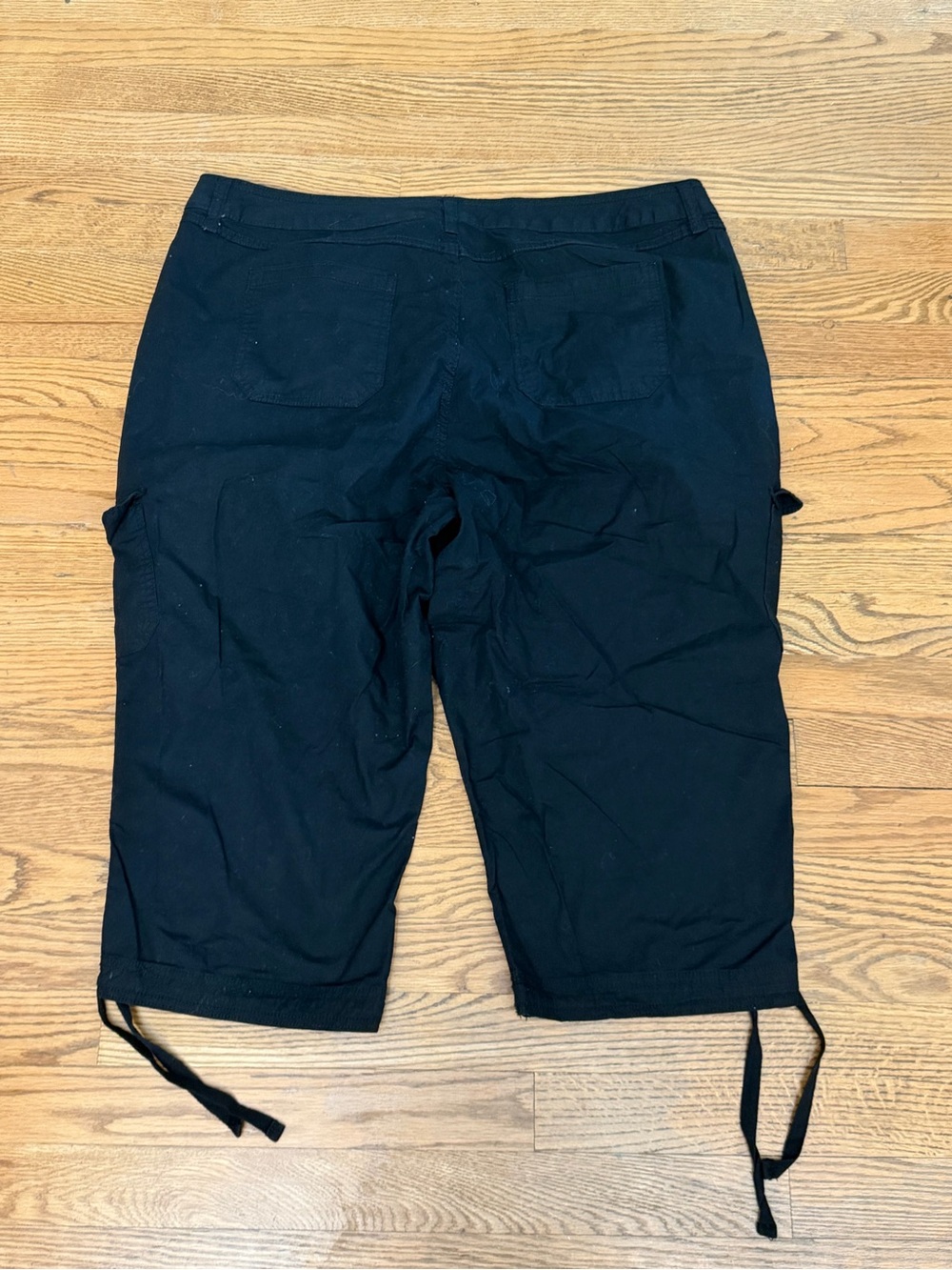 St. John’s Bay Women’s Capri Cargo Pants Black Size 20W Drawstring - Picture 3 of 4
